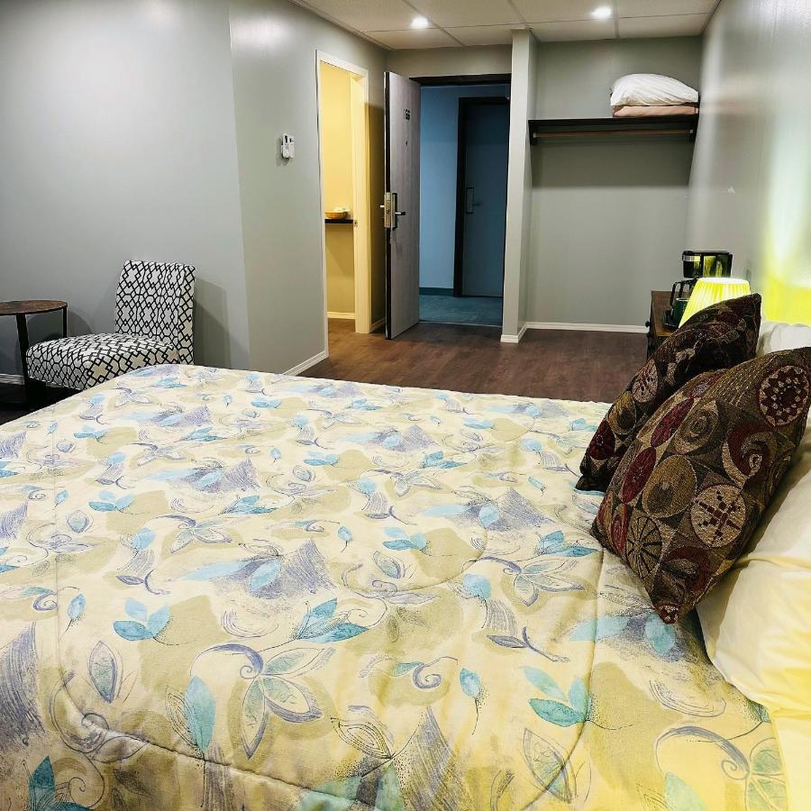 Capri Motor Inn Smithers Kültér fotó