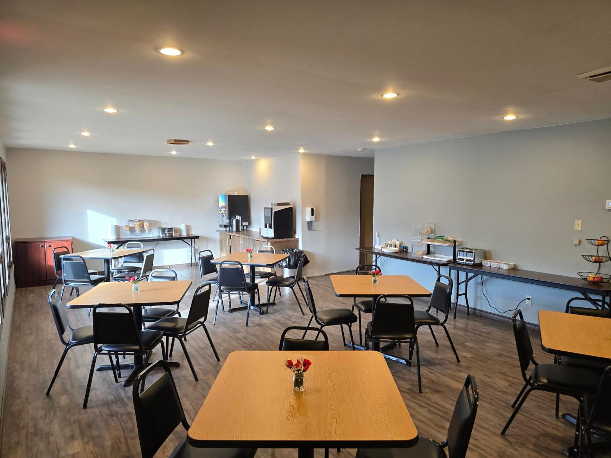 Capri Motor Inn Smithers Kültér fotó