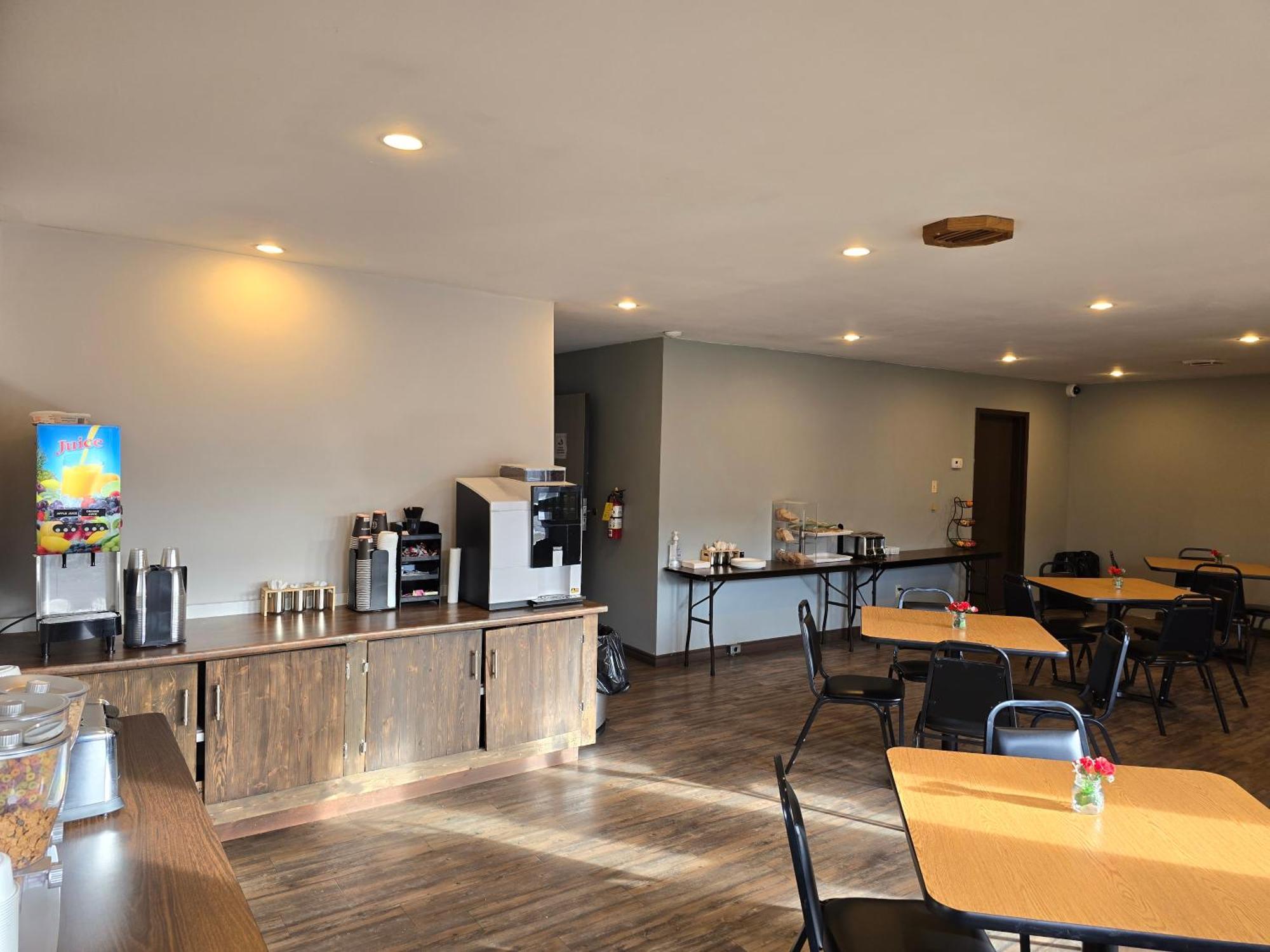 Capri Motor Inn Smithers Kültér fotó