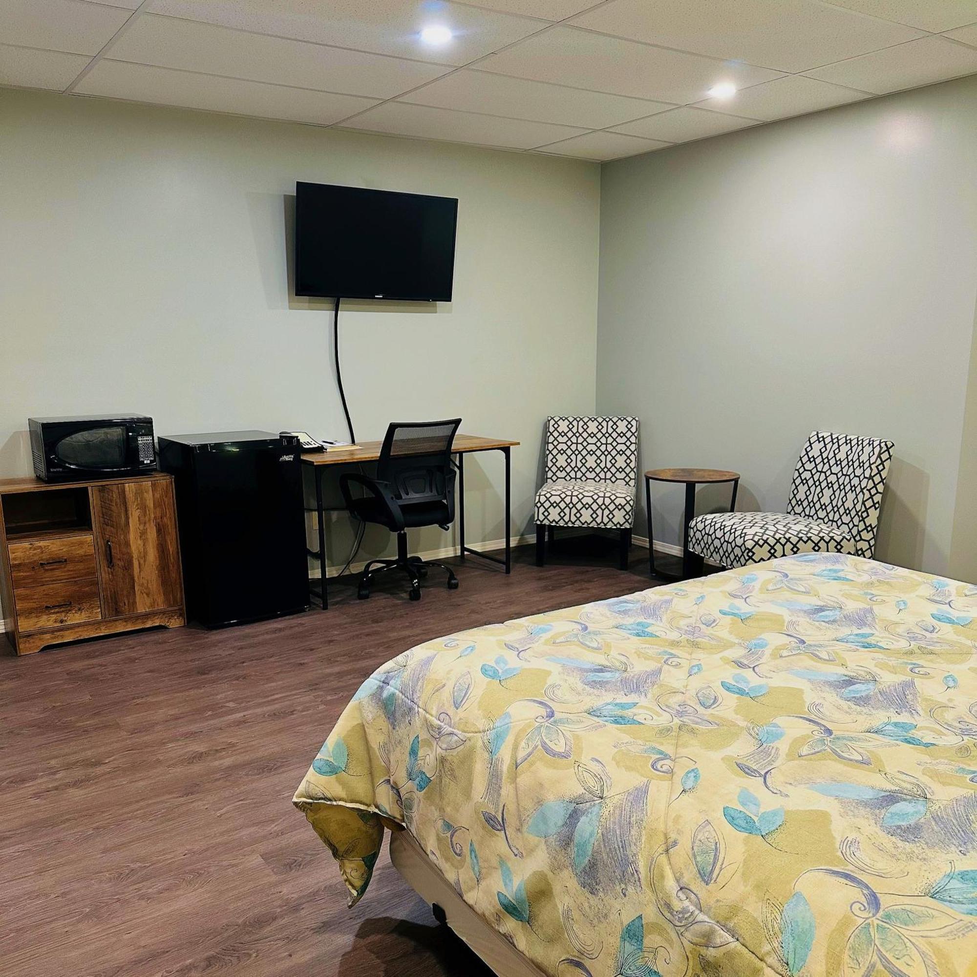 Capri Motor Inn Smithers Kültér fotó