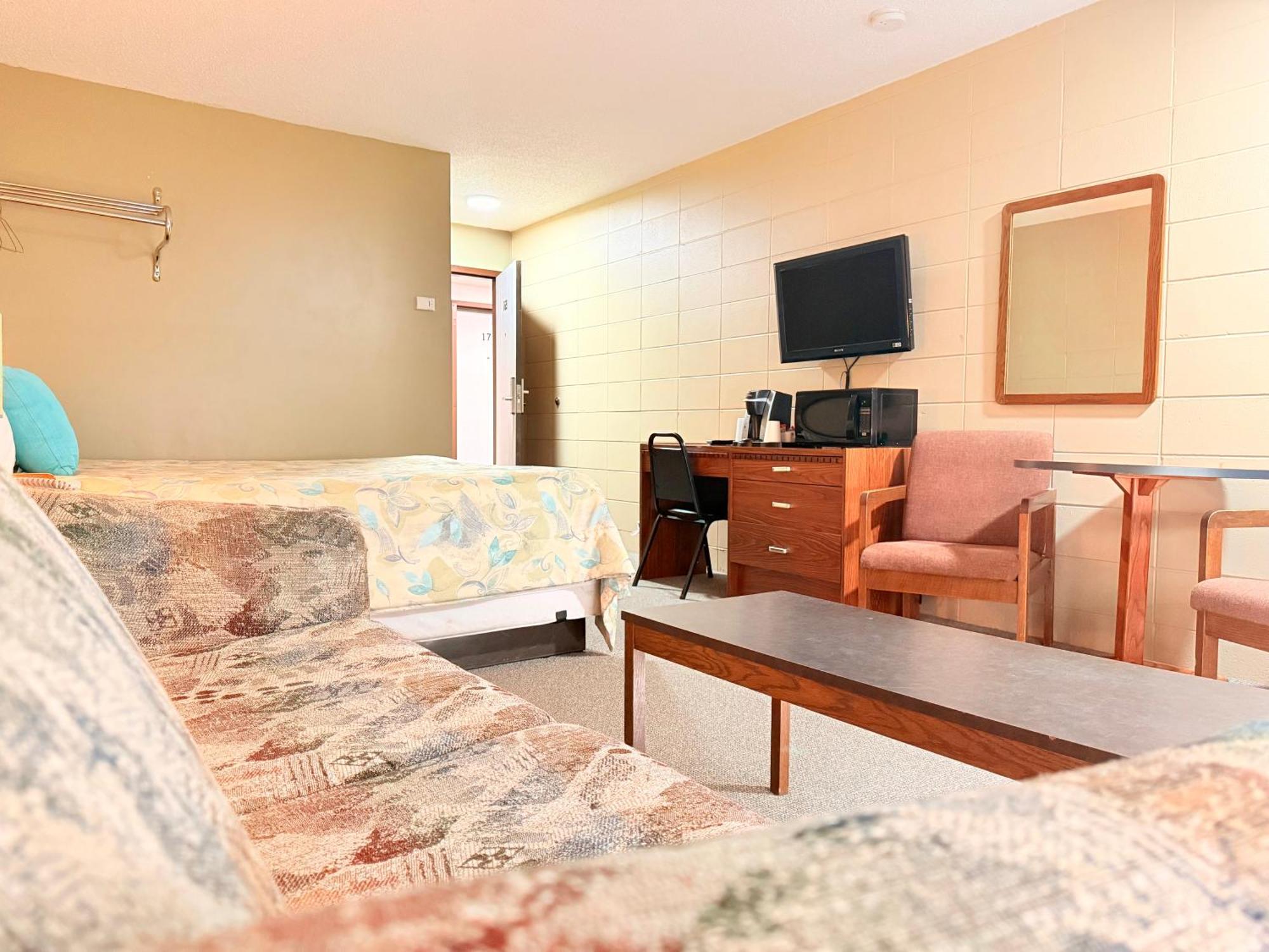 Capri Motor Inn Smithers Kültér fotó