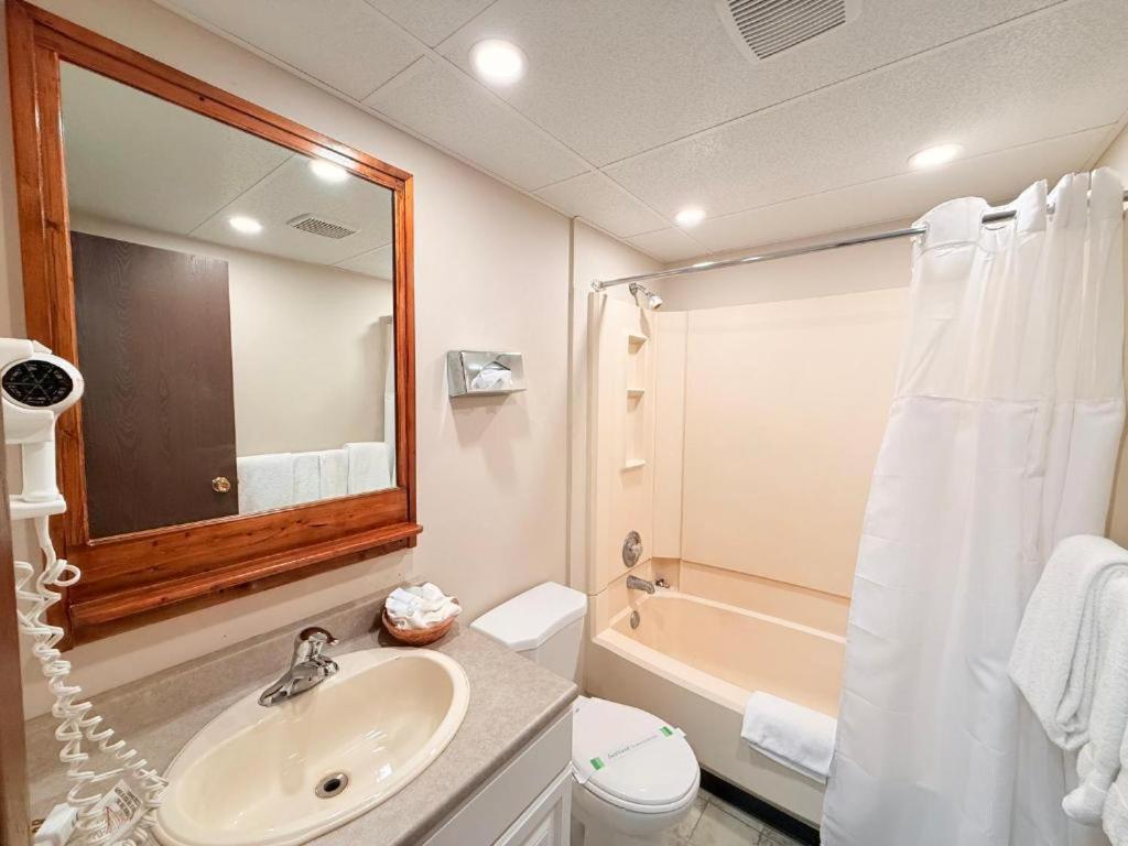 Capri Motor Inn Smithers Kültér fotó