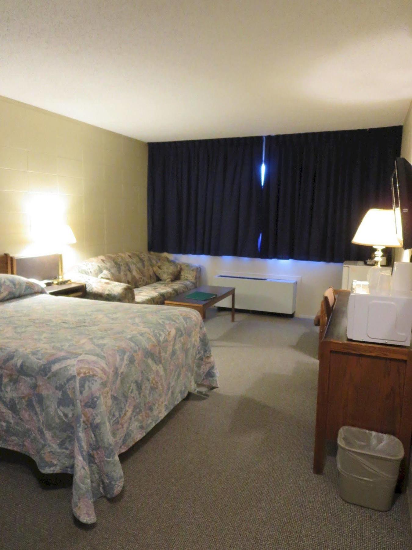 Capri Motor Inn Smithers Kültér fotó