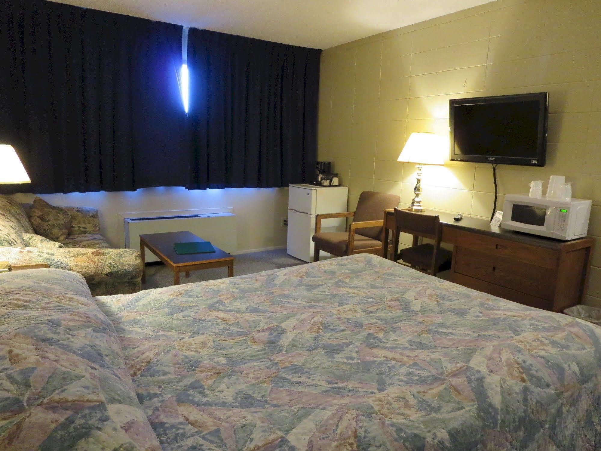 Capri Motor Inn Smithers Kültér fotó