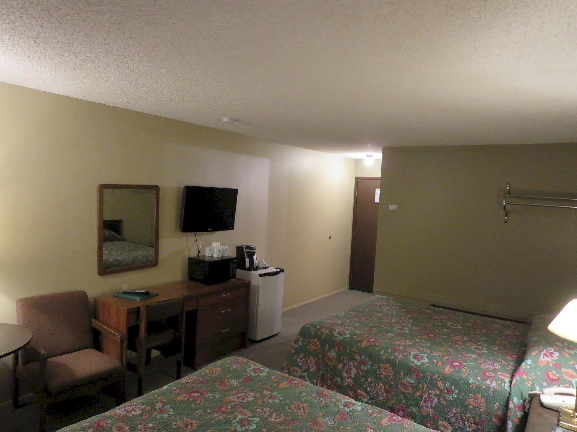 Capri Motor Inn Smithers Kültér fotó